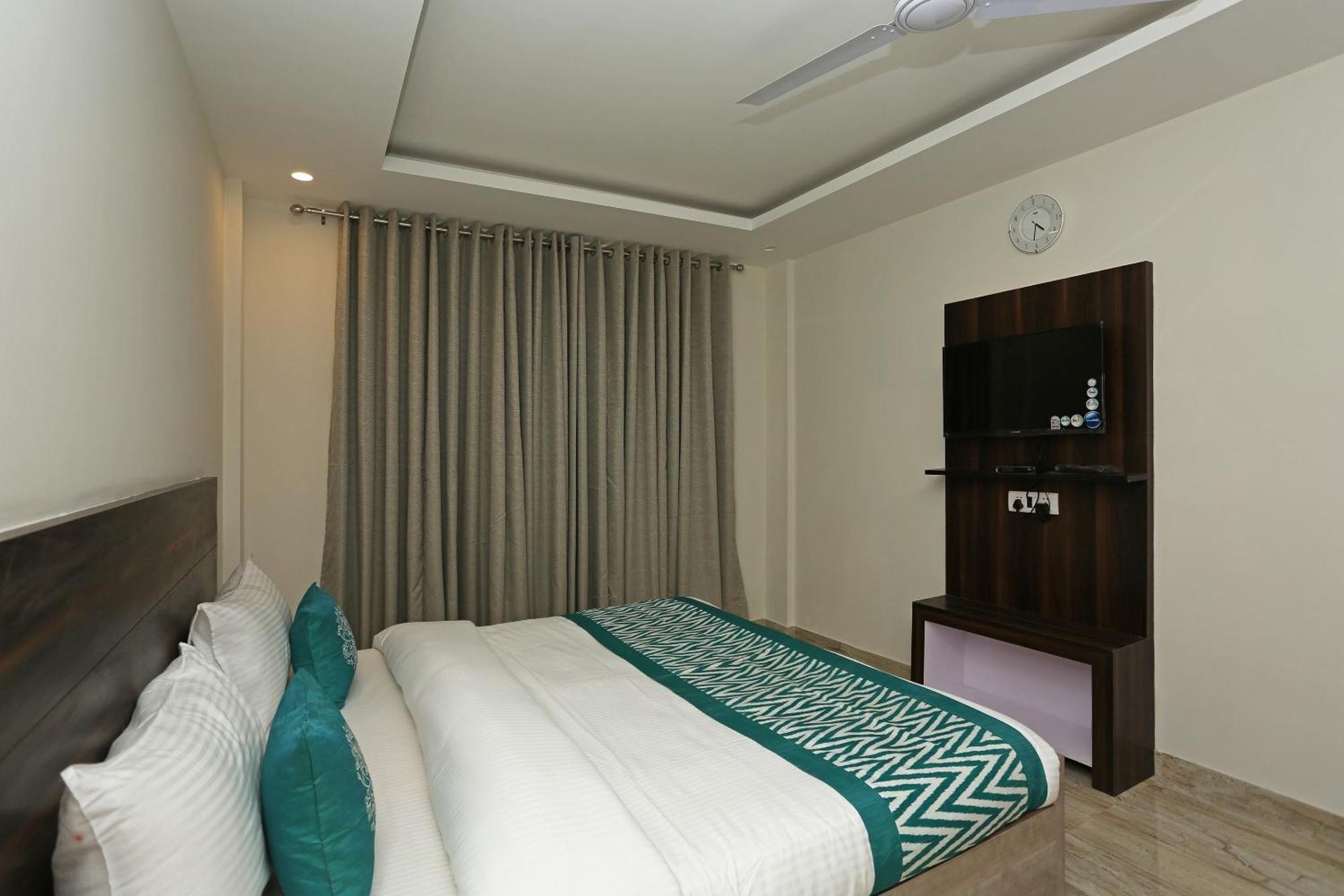 Hotel O Lakshya Нью-Дели Экстерьер фото