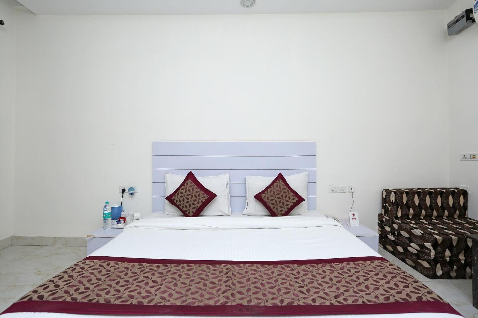Hotel O Lakshya Нью-Дели Экстерьер фото