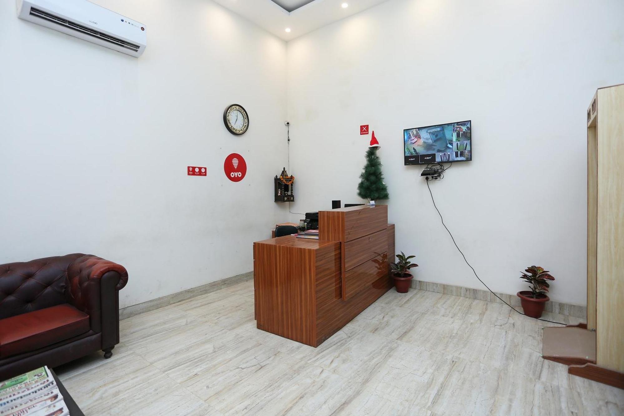 Hotel O Lakshya Нью-Дели Экстерьер фото