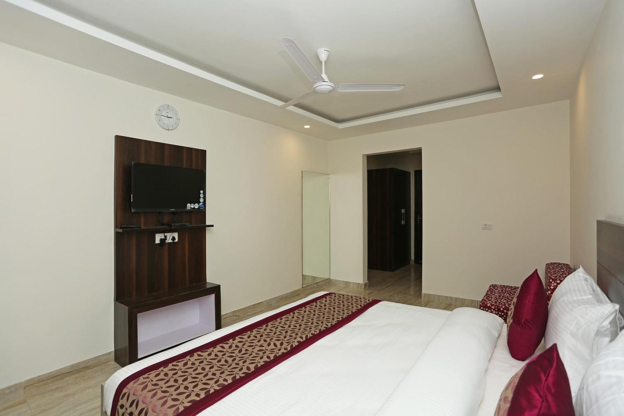 Hotel O Lakshya Нью-Дели Экстерьер фото