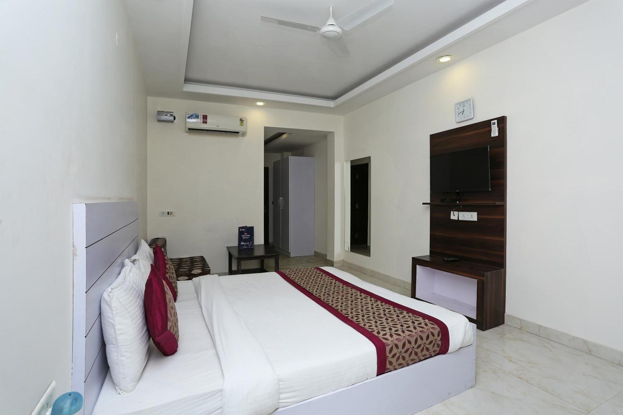 Hotel O Lakshya Нью-Дели Экстерьер фото