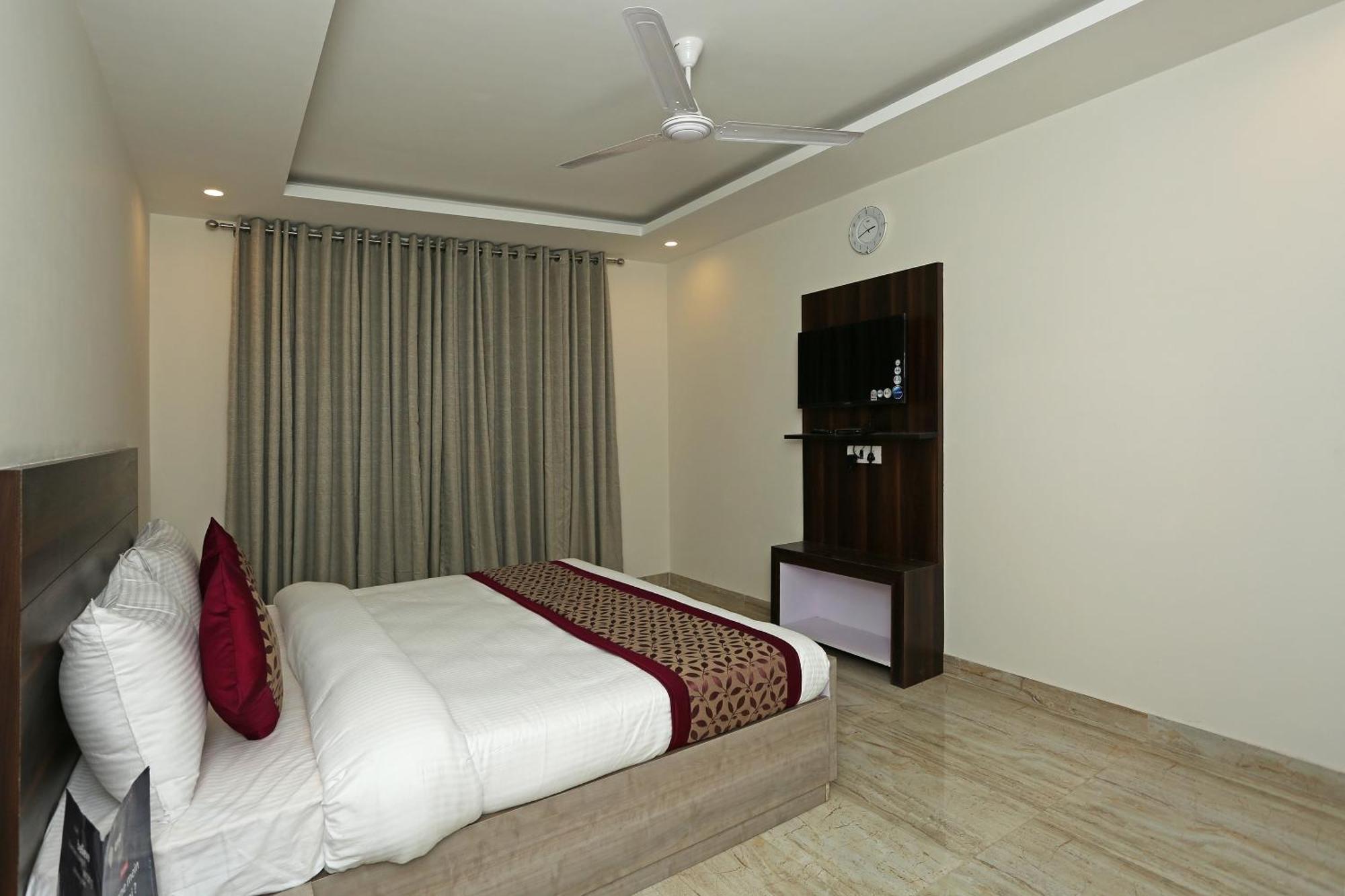Hotel O Lakshya Нью-Дели Экстерьер фото